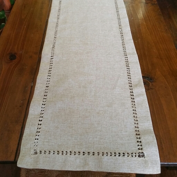 🥏 Long Table Runner - Picture 3 of 7